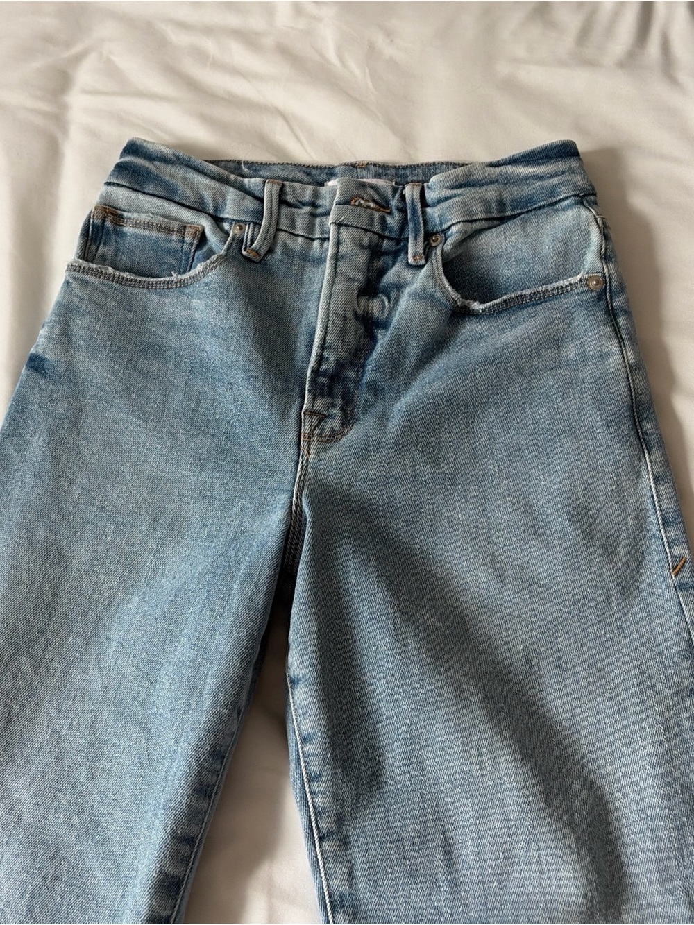 Good American Light Wash Straight Leg Jeans - Picture 4 of 5